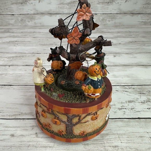 Spooky Hollow Halloween Musical Figurine 2005 read description AS IS - Picture 3 of 6